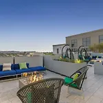 One Lux Stay At The Mansfield Miracle Mile
